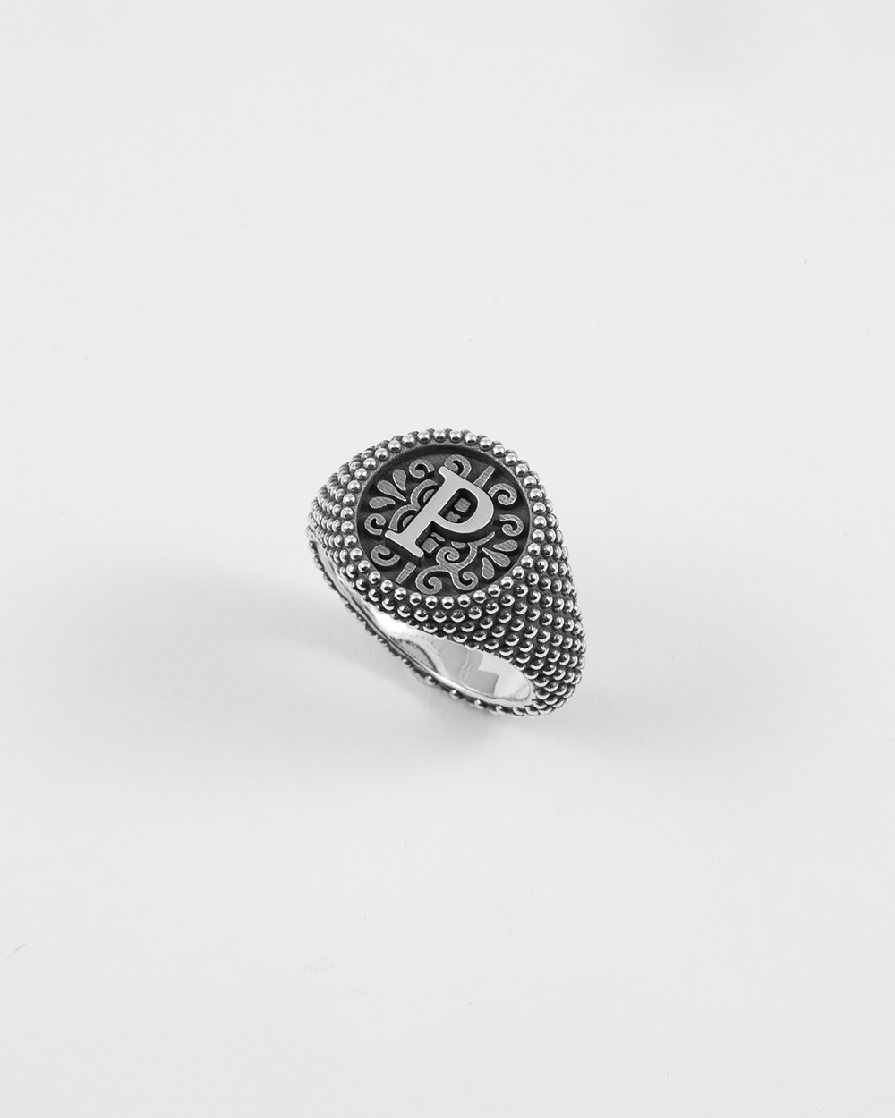 LETTER ROUND DOTTED SIGNET RING