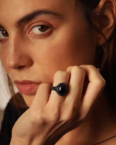 BLACK AGATE DOTTED OVAL SIGNET RING TOTAL BLACK