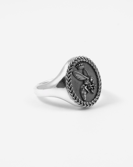 QUEEN BEE SIGNET RING