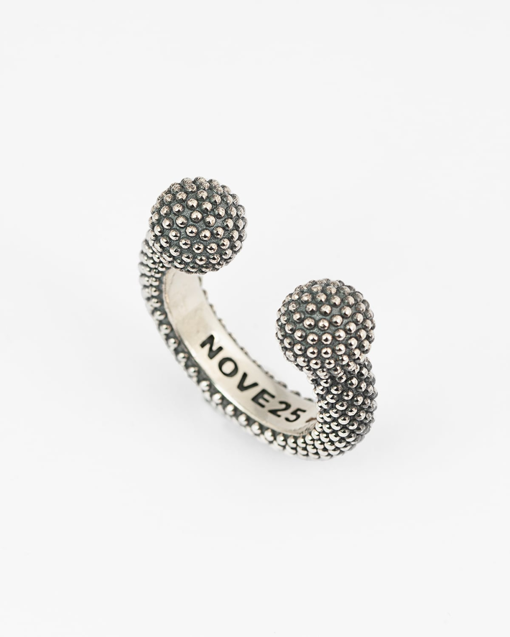DOTTED PIERCING SPHERE BOLD RING