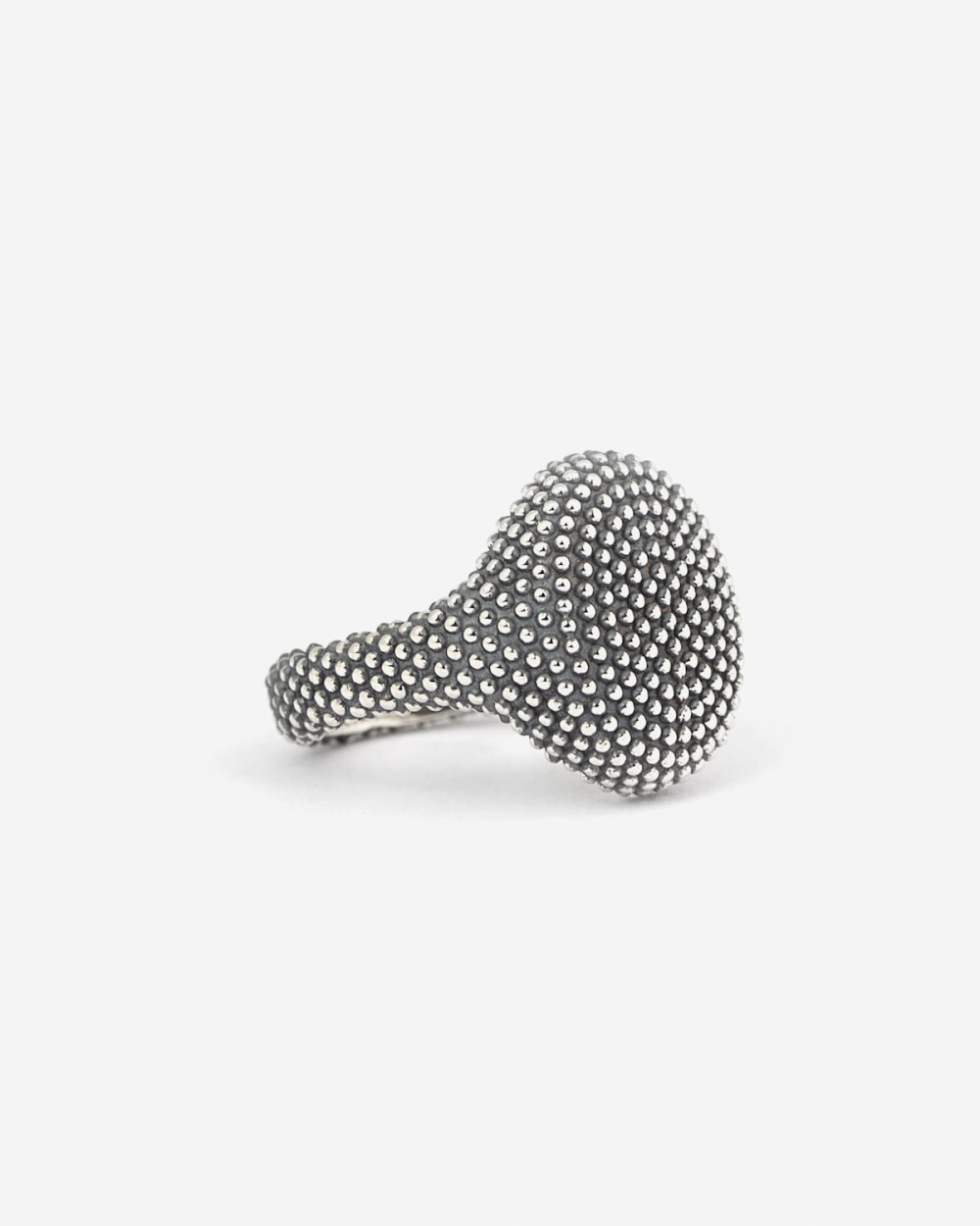 SMALL OVAL DOTTED SIGNET RING