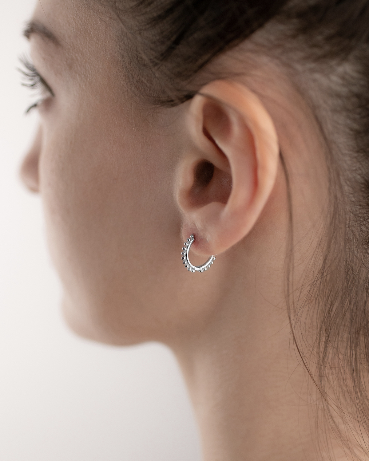 Acquista Orecchino a cerchio con catena in acciaio inossidabile per donna semplice orecchino liscio liscio Huggie Punk unisex rock piercing 2023 gioielli di moda in Italia a partire da 0.88