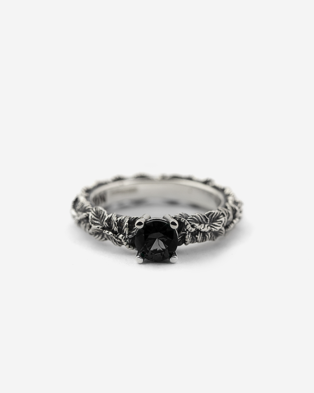 SOLITAIRE BLACK CUBIC ZIRCONIA LEAVES FINE RING