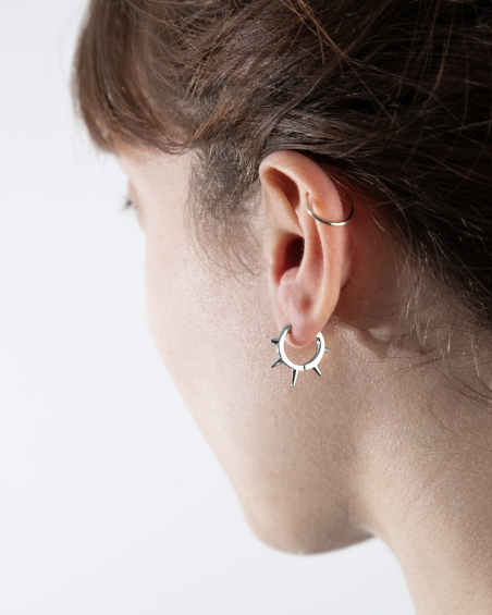 SILVER BRILLIANTS HOOP EARRING WITH 5 THORNS