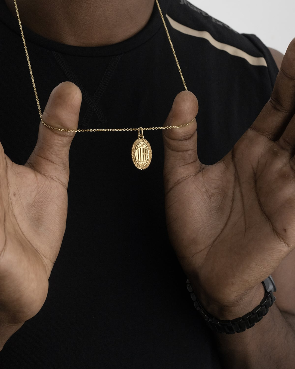 PENDENTIF AVEC LOGO COURONNE DE...