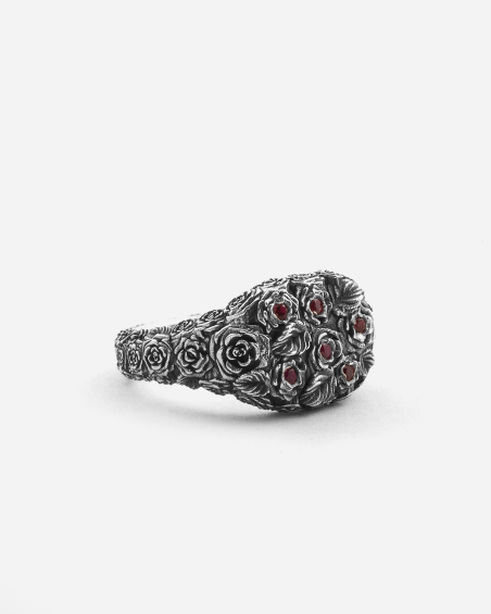 BLOODY GARDEN SIGNET RING WITH ROSES AND RED BRILLIANTS