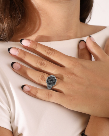 ANILLO CHEVALIER OCTAGÓN DE PLATA CON BRILLANTES NEGROS