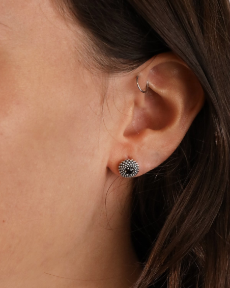 BOUCLE D’OREILLE RONDE COROLLA À PICOTS AVEC BRILLANT NOIR