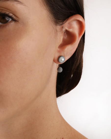 PEARL FLOWER DOTTED LOBE EARRING WITH PEARL AND SPHERE