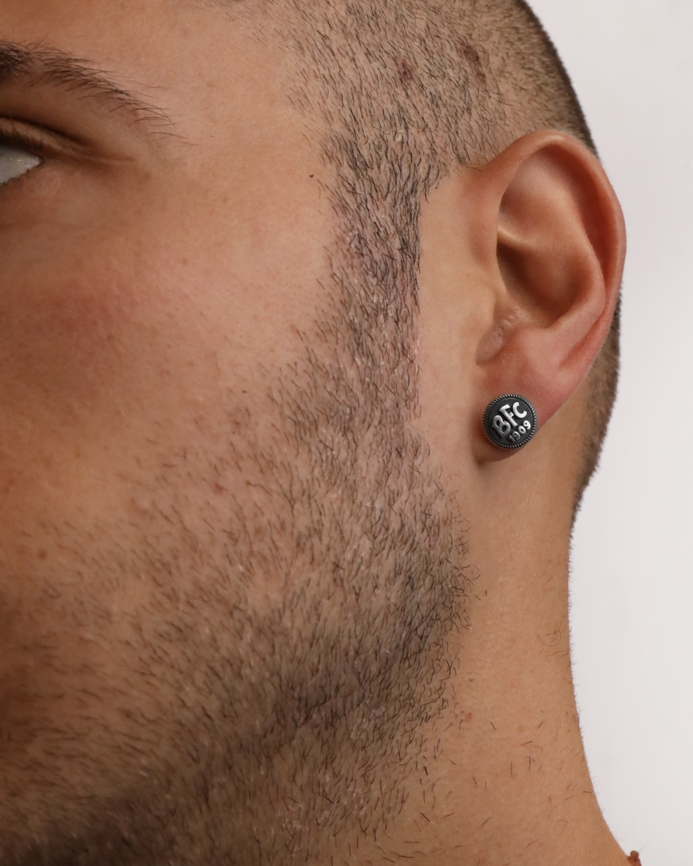 BOUCLE D'OREILLE LOBE AVEC LOGO...