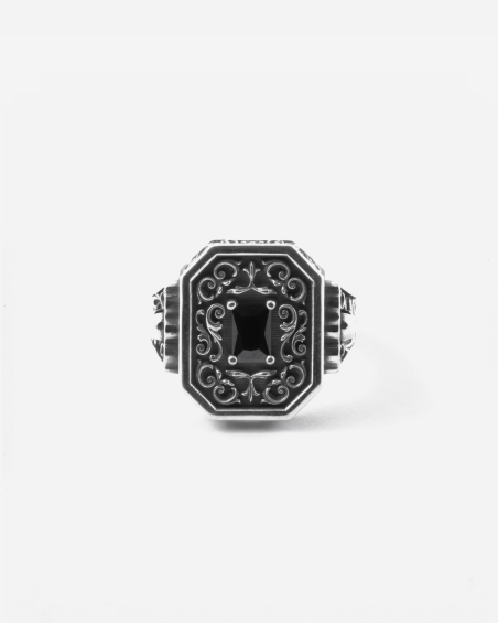 ANELLO CHEVALIER OTTAGONO DECORATO CLYDE IN ARGENTO CON PIETRA NERA