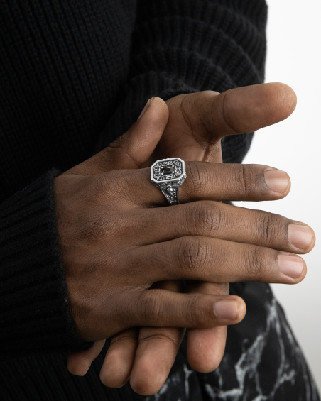 BAGUE CHEVALIÈRE OCTAGON DÉCORÉE CLYDE EN ARGENT AVEC PIERRE NOIRE