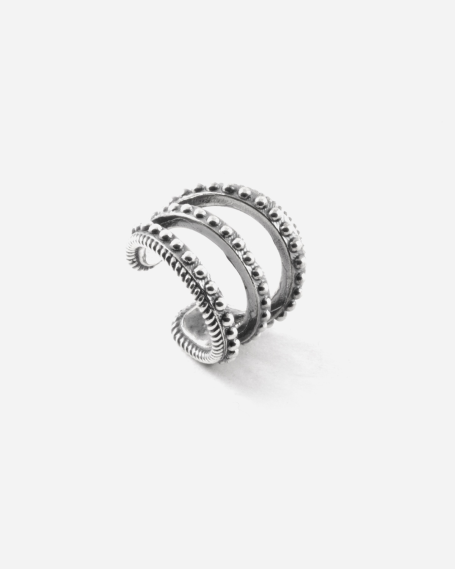 EARCUFF TRIPLE TIE GEPUNKTET