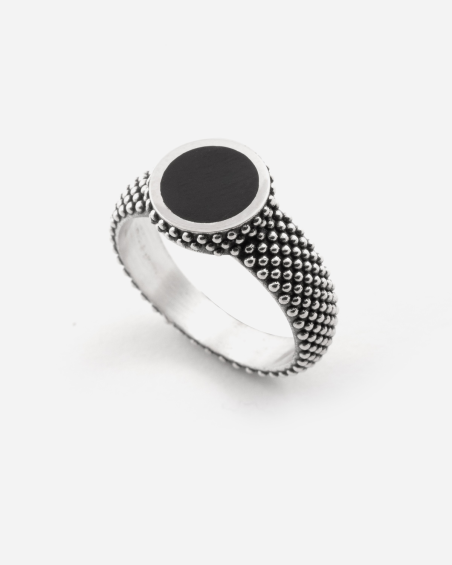ANILLO ALIANZA PUNTEADA BLACK CIRCLE DE PLATA CON PIEDRA NEGRA