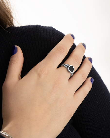 ANILLO ALIANZA PUNTEADA BLACK CIRCLE DE PLATA CON PIEDRA NEGRA