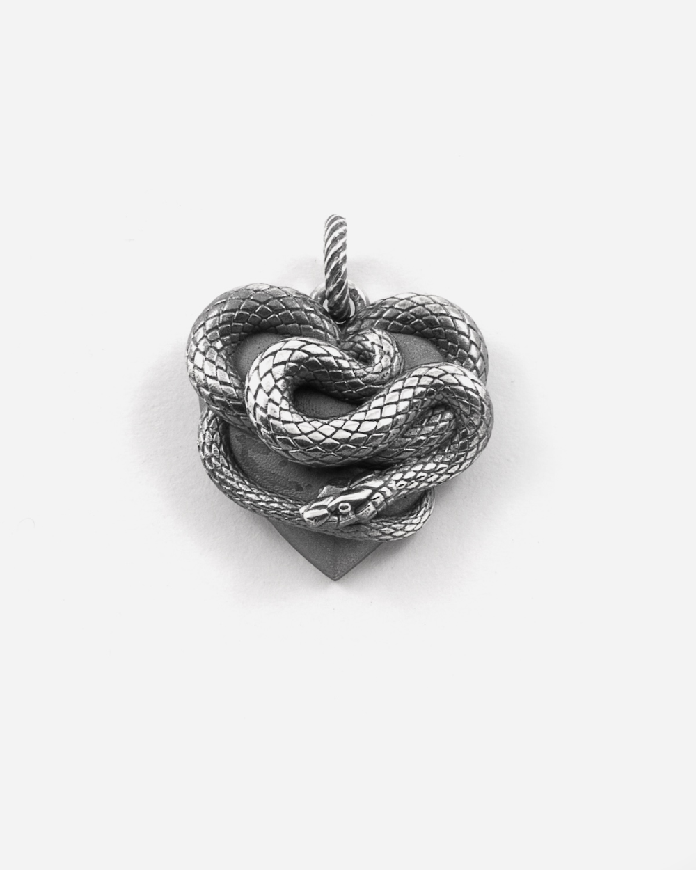 COLGANTE CORAZÓN CON SERPIENTE AMARTE...