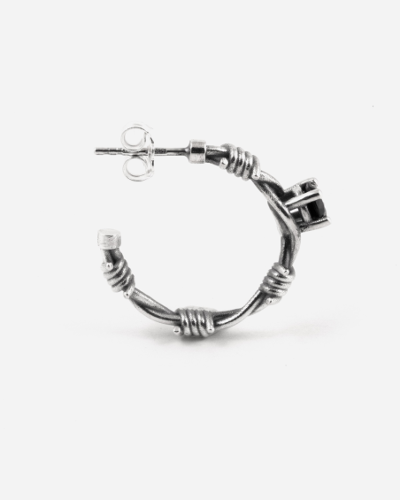 BOUCLE D’OREILLE CERCLE BARBELÉ SOLITAIRE EN ARGENT AVEC NOIR BRILLANT
