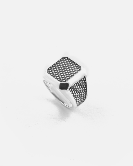 BAGUE CHEVALIÈRE OCTAGON AVEC TEXTURE À PICOTS EN ARGENT
