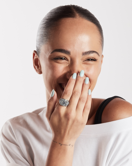 BAGUE CHEVALIÈRE DÉCORÉ AMISTAD EN ARGENT AVEC PIERRE BLEU