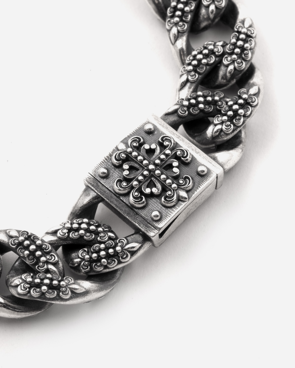BRACCIALE GRUMETTA CON TEXTURE GOTICA...