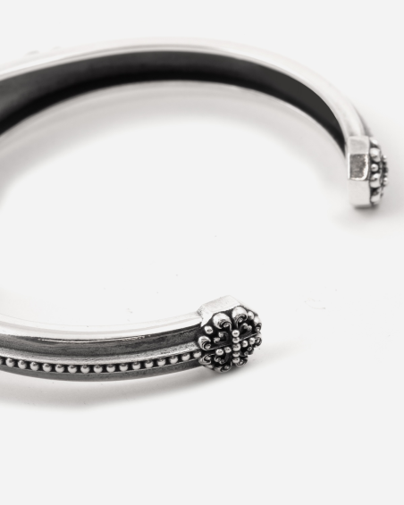 BRACCIALE RIGIDO GOTICO ALMA IN ARGENTO CON PIETRA NERA
