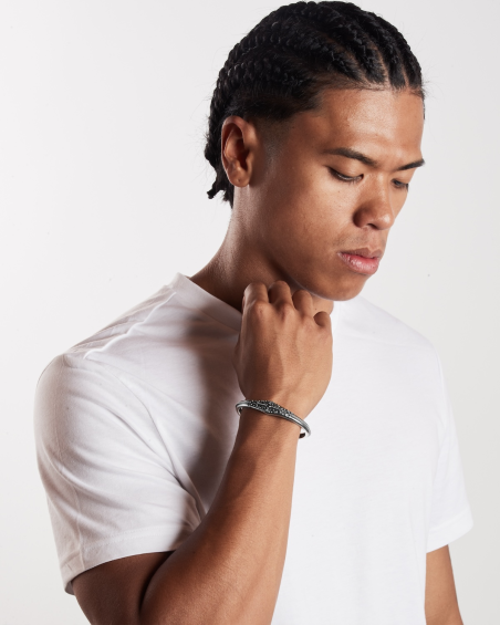 BRACCIALE RIGIDO GOTICO ALMA IN ARGENTO CON PIETRA NERA