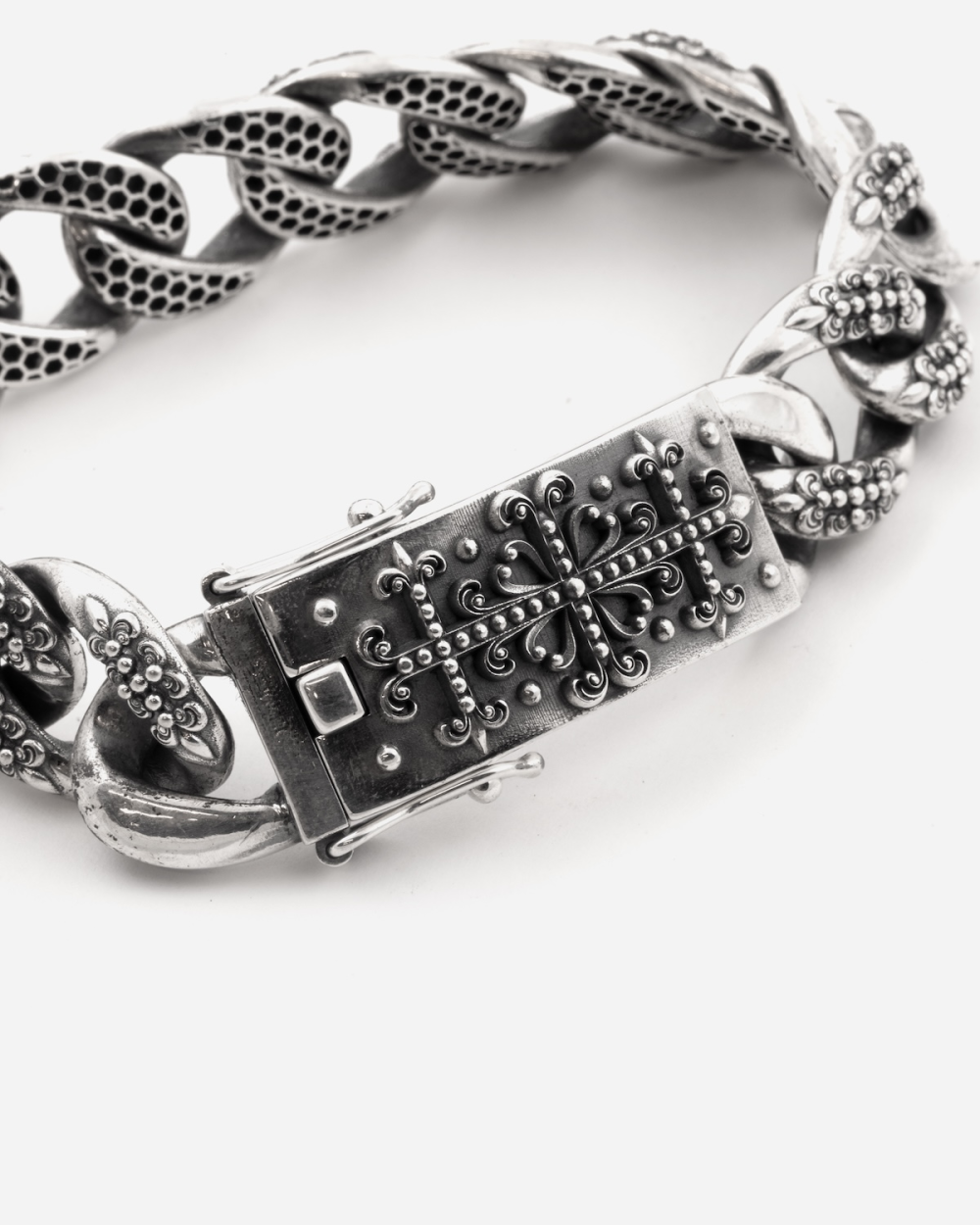 BRACELET GOURMETTE AVEC TEXTURE...