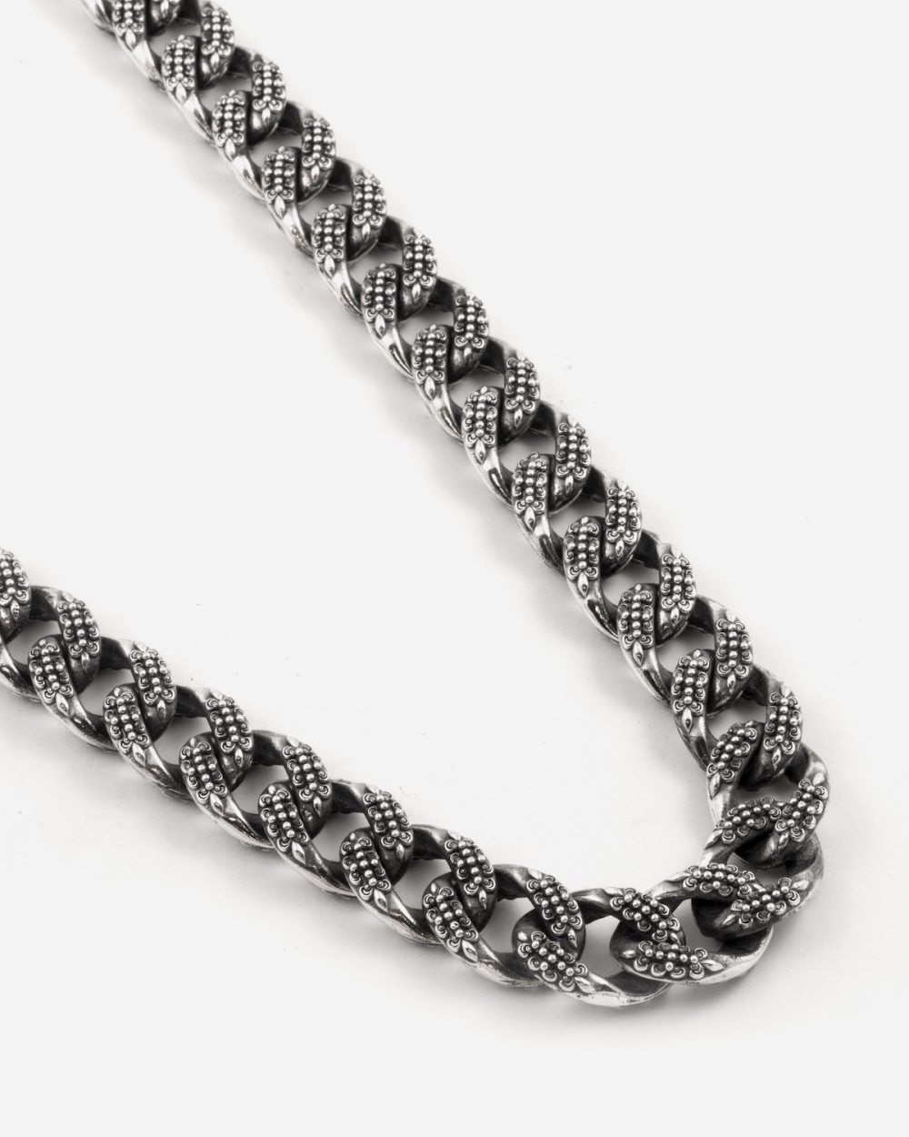 Enlace Curb Chain Necklace With Gothic Texture | Familia