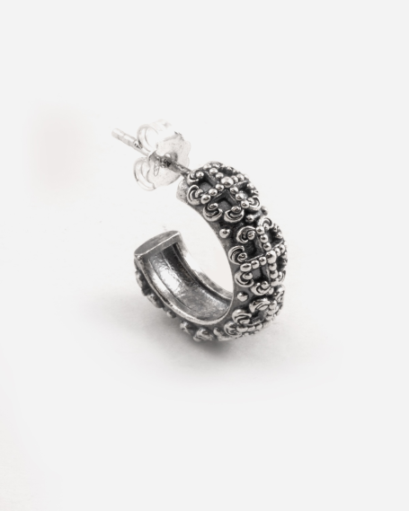 VANIDAD GOTHIC HOOP EARRING