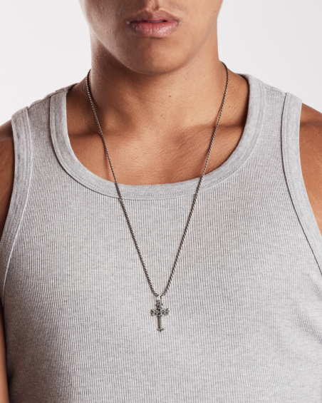 COLGANTE CRUZ GÓTICA PEQUEÑA GRACIA DE PLATA