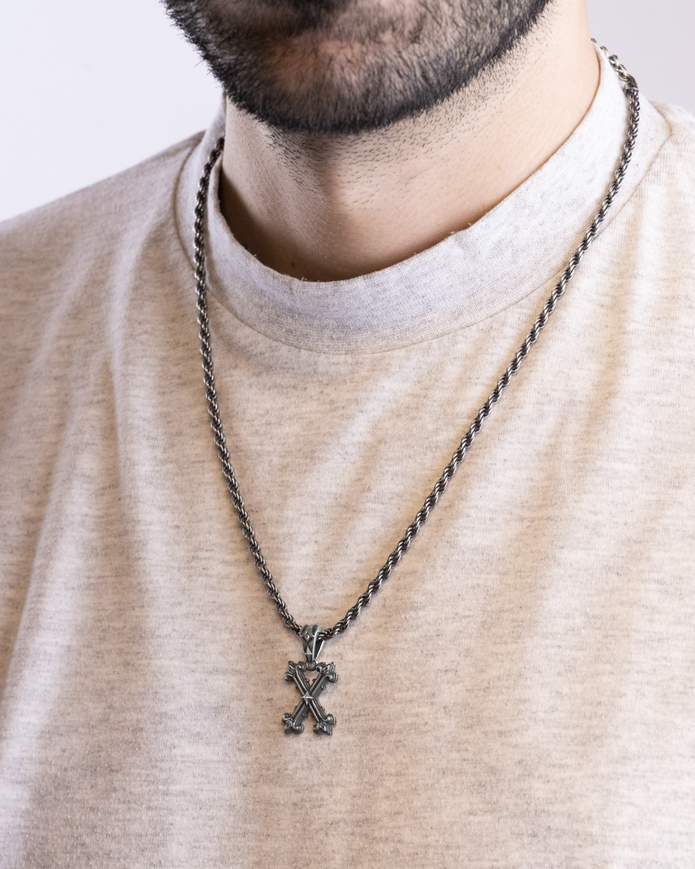 PENDENTIF LETTRE RAE PRIMO X NOVE25