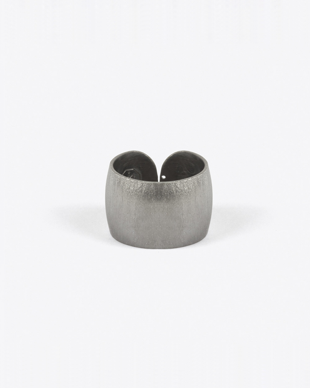 BAGUE BOMBÉ SATINÉE RUTHÉNIUM