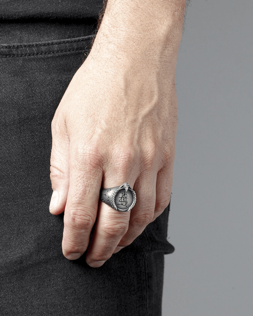 OPHIS PISCES SIGNET RING | NOVE25