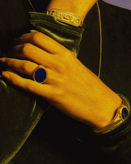 YELLOW GOLD ANTICA ROMA LAPIS SIGNET RING 2