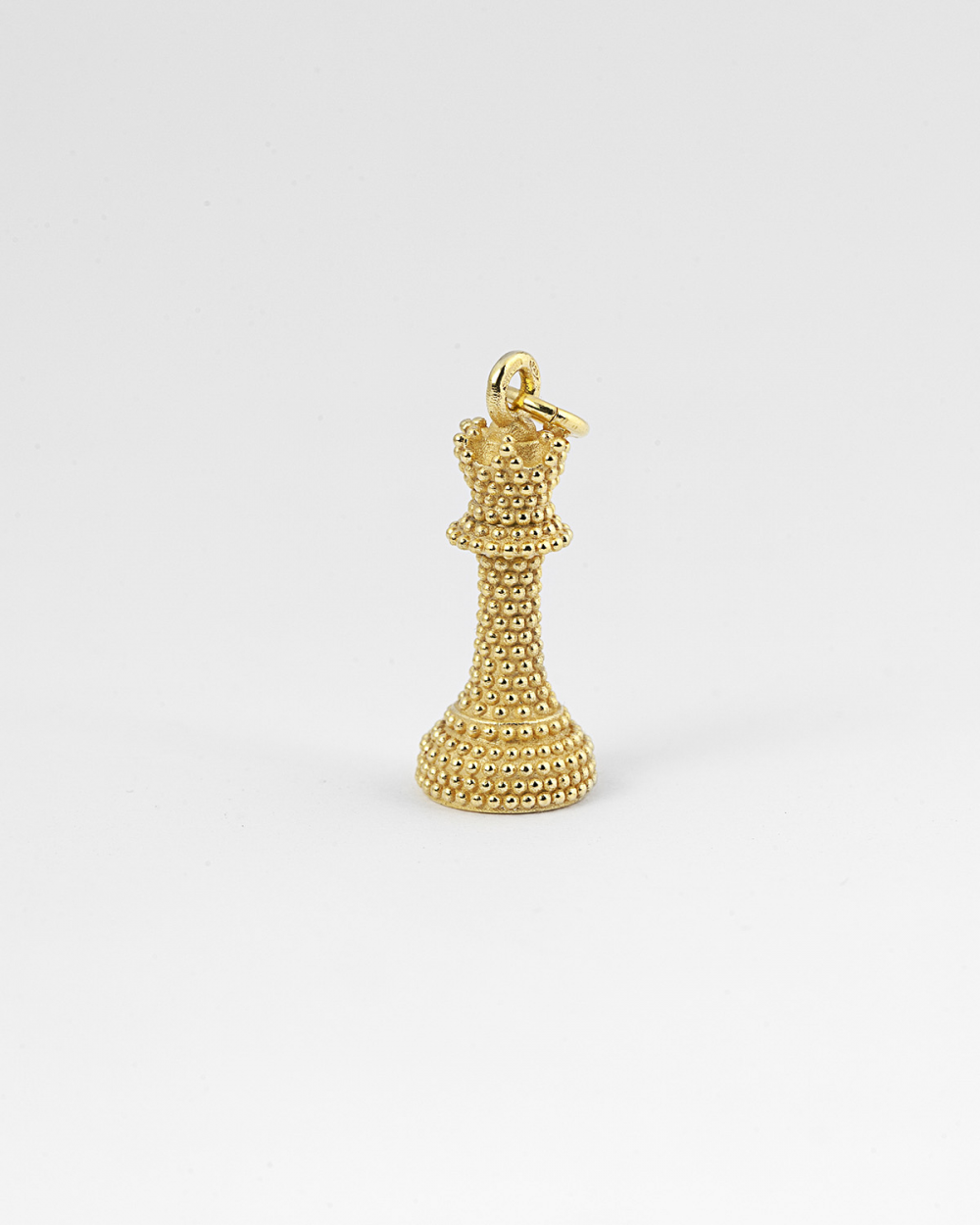 YELLOW GOLD DOTTED QUEEN PENDANT