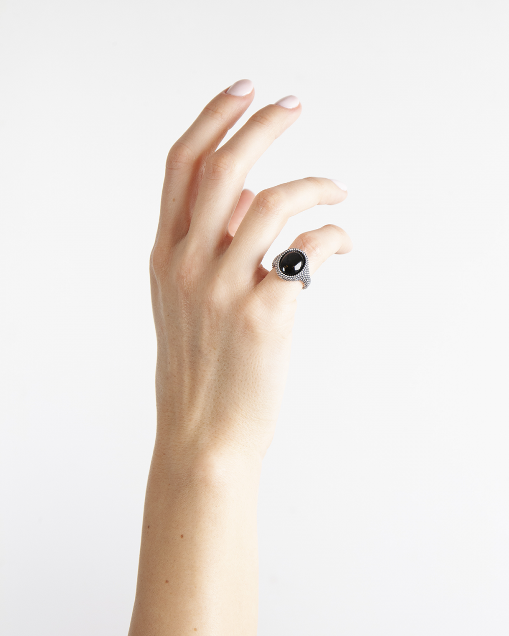DOTTED OVAL ONYX SIGNET RING