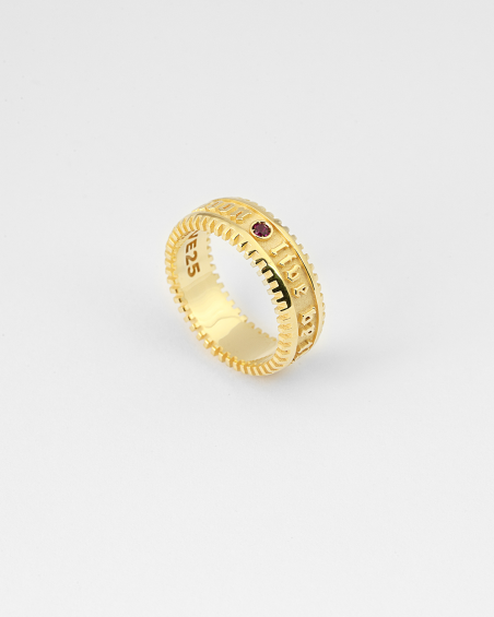 YELLOW GOLD THE FORTUNE BAND RING WITH RED SPINEL
