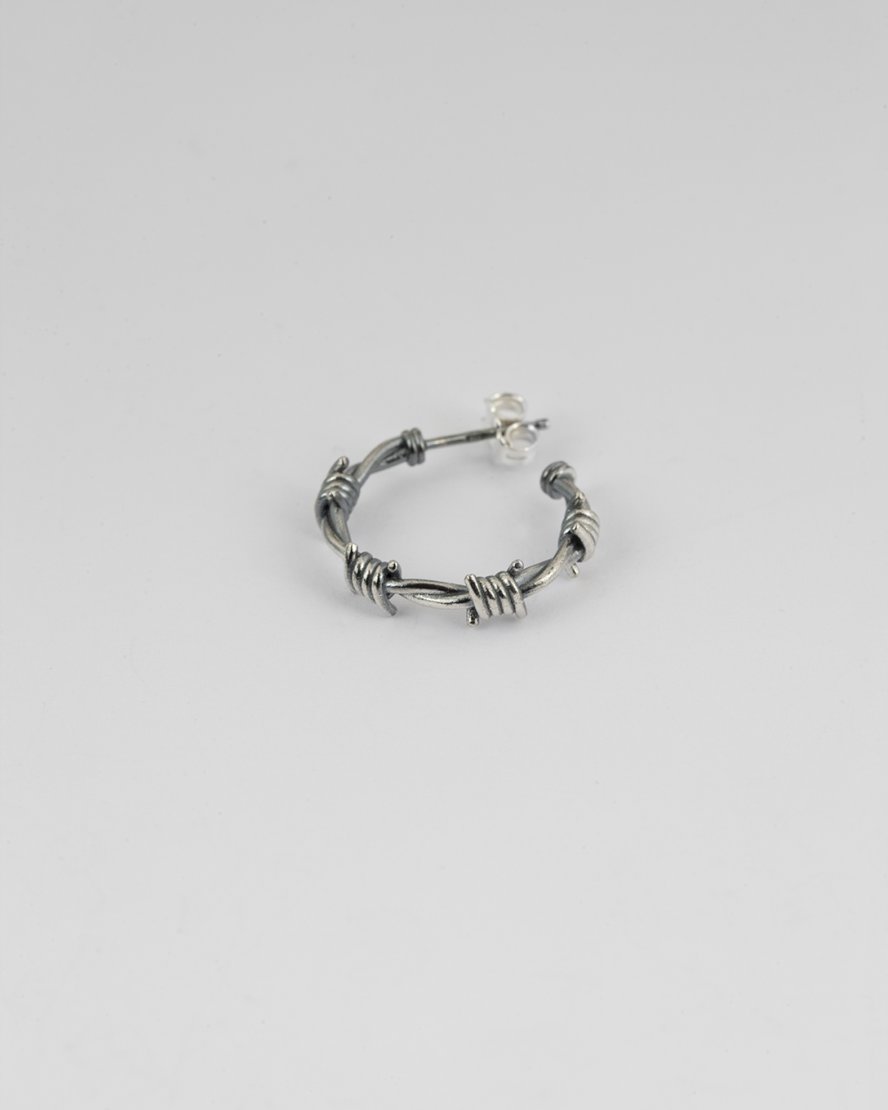 SMALL BARBED WIRE SINGLE EARRING