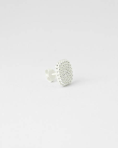 BOUCLE D’OREILLE UNIQUE LOBE CARRÉE À PICOTS BLANC