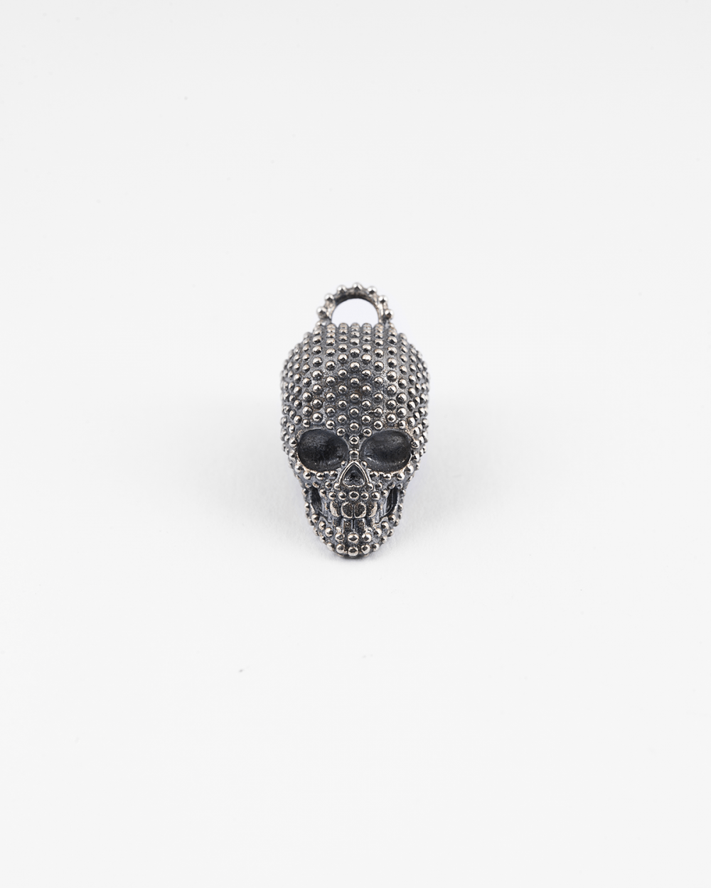DOTTED SKULL PENDANT WITH CLASP