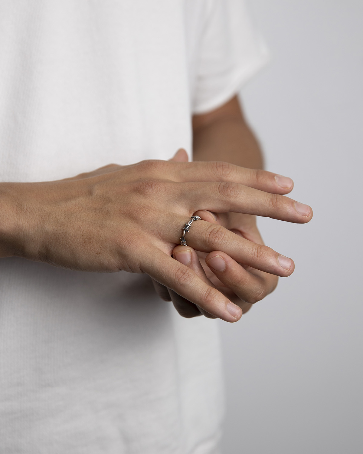 Anello Solitario Filo Spinato In Argento