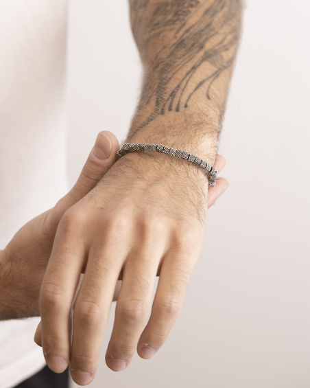 PULSERA CUERDA ELEMENTOS CUADRADOS PUNTEADOS