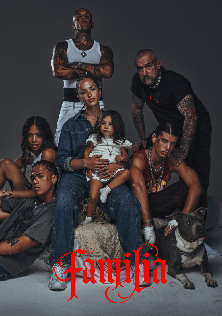 Nove25 Familia | Nove25 lancia il nuovo drop Familia, una collezione celebrativa che torna alle radici e racconta la storia del brand, dalle prime ispirazioni alle innovazioni, arrivando fino ad oggi.​ Gioielli in argento sterling 925 fatti a mano in Italia.