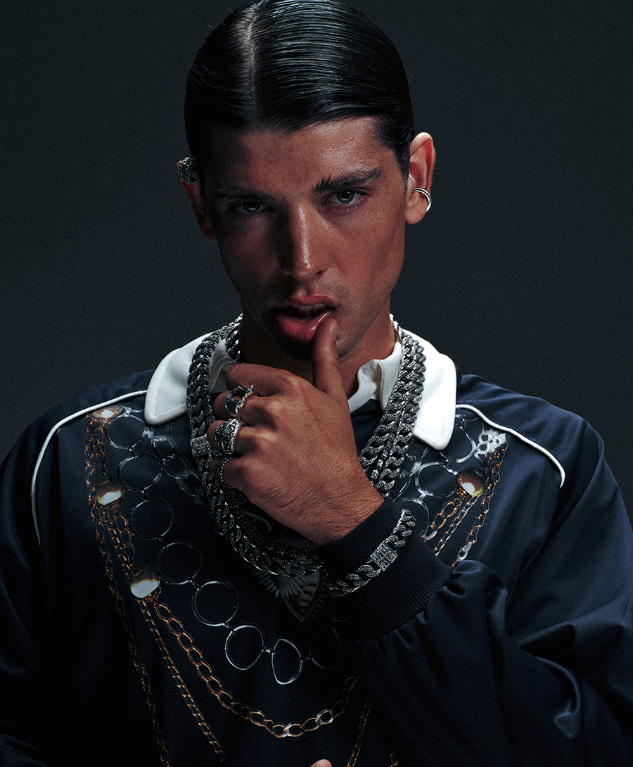 Nove25 Familia | Nove25 lancia il nuovo drop Familia, una collezione celebrativa che torna alle radici e racconta la storia del brand, dalle prime ispirazioni alle innovazioni, arrivando fino ad oggi.​ Gioielli in argento sterling 925 fatti a mano in Italia.