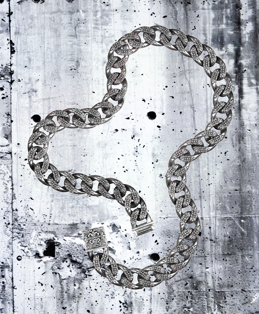 Nove25 Familia | Nove25 lancia il nuovo drop Familia, una collezione celebrativa che torna alle radici e racconta la storia del brand, dalle prime ispirazioni alle innovazioni, arrivando fino ad oggi.​ Gioielli in argento sterling 925 fatti a mano in Italia.