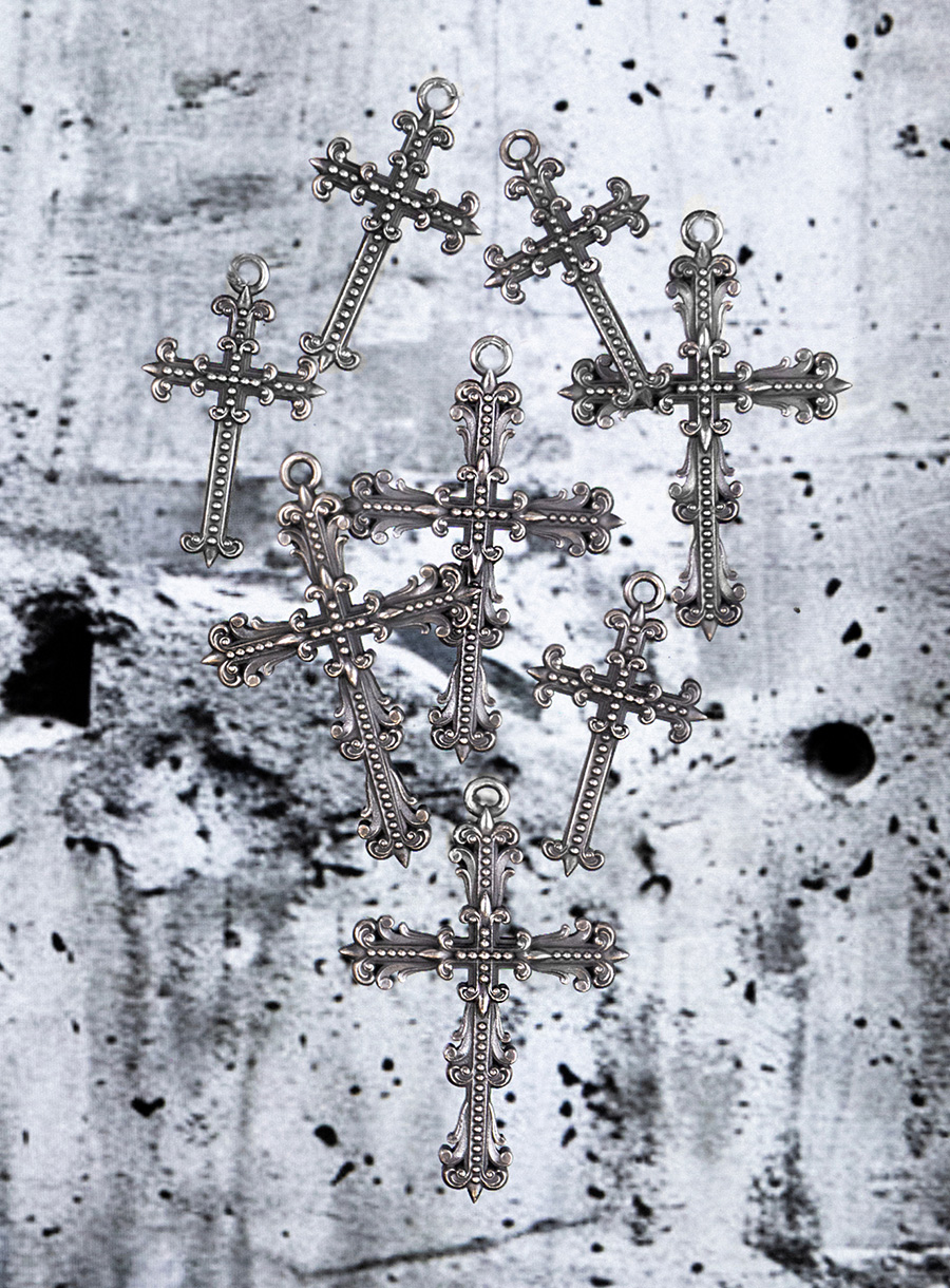 Nove25 Familia | Nove25 lancia il nuovo drop Familia, una collezione celebrativa che torna alle radici e racconta la storia del brand, dalle prime ispirazioni alle innovazioni, arrivando fino ad oggi.​ Gioielli in argento sterling 925 fatti a mano in Italia.