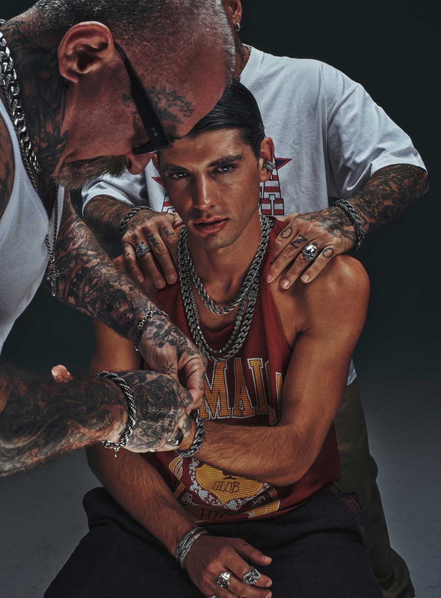 Nove25 Familia | Nove25 lancia il nuovo drop Familia, una collezione celebrativa che torna alle radici e racconta la storia del brand, dalle prime ispirazioni alle innovazioni, arrivando fino ad oggi.​ Gioielli in argento sterling 925 fatti a mano in Italia.