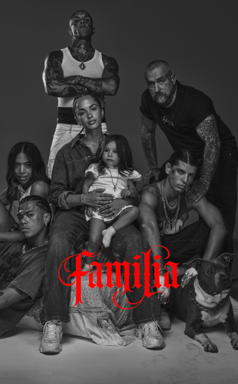 Nove25 Familia | Nove25 lancia il nuovo drop Familia, una collezione celebrativa che torna alle radici e racconta la storia del brand, dalle prime ispirazioni alle innovazioni, arrivando fino ad oggi.​ Gioielli in argento sterling 925 fatti a mano in Italia.