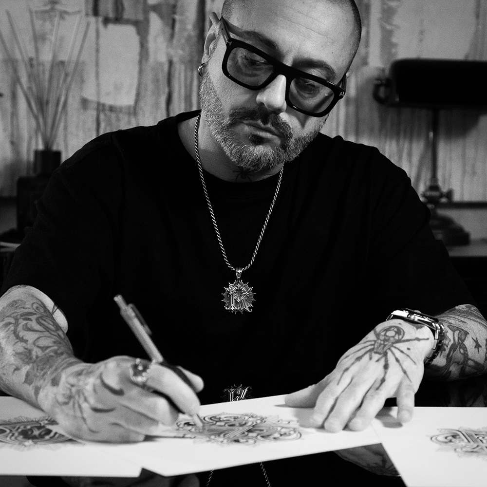 Sangre - Rae Primo X Nove25 | Scopri la collezione di gioielli in argento 925 in collaborazione con l'artista milanese Rae Primo