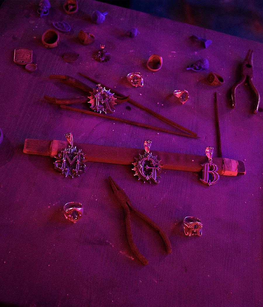 Sangre - Rae Primo X Nove25 | Scopri la collezione di gioielli in argento 925 in collaborazione con l'artista milanese Rae Primo